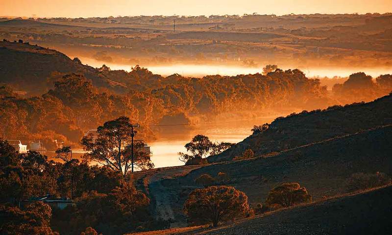 Stay on the beautiful Murray River at Mannum, near Adelaide, South Australia